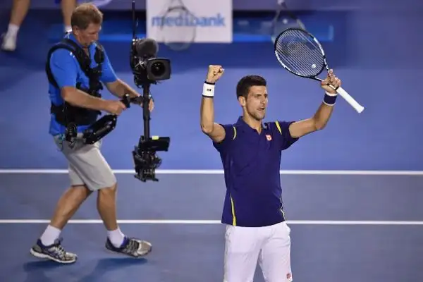 Il serbo vince il match più atteso degli Australian Open.
