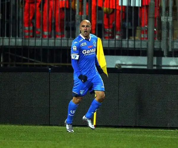 Il Milan passa in vantaggio due volte con Bacca e Bonaventura ma l’Empoli per due volte torna in gioco con i gol di Zielinski e Maccarone. Niente aggancio alla Roma per la squadra di Mihajlovic.