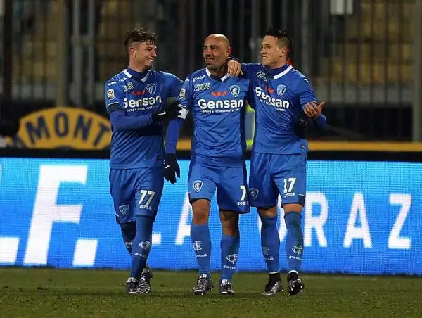 Il Milan passa in vantaggio due volte con Bacca e Bonaventura ma l’Empoli per due volte torna in gioco con i gol di Zielinski e Maccarone. Niente aggancio alla Roma per la squadra di Mihajlovic.
