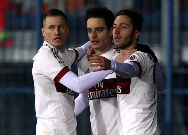Il Milan passa in vantaggio due volte con Bacca e Bonaventura ma l’Empoli per due volte torna in gioco con i gol di Zielinski e Maccarone. Niente aggancio alla Roma per la squadra di Mihajlovic.