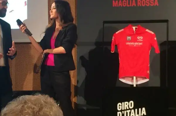 La maglia rossa del leader della classifica a punti.