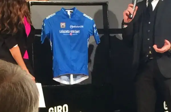 La maglia blu del miglior scalatore.