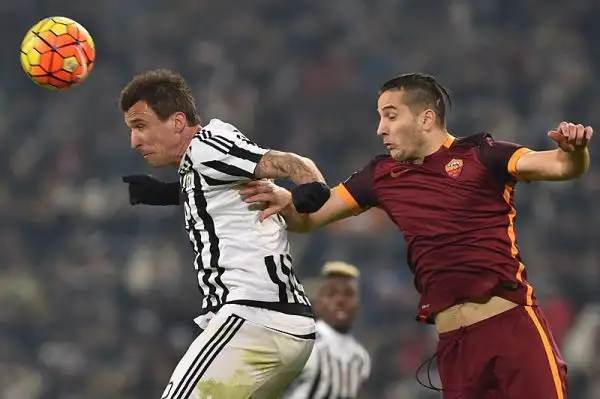 Un gol di Dybala risolve un posticipo tirato e regala agli uomini di Allegri l'undicesima vittoria consecutiva in campionato. I bianconeri restano così a -2 dal Napoli.