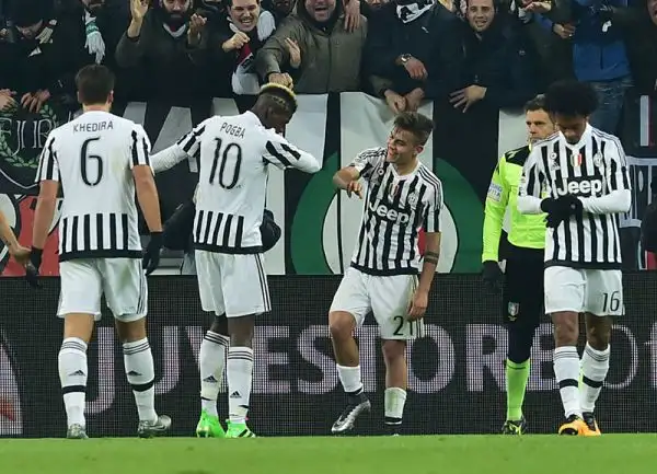 Un gol di Dybala risolve un posticipo tirato e regala agli uomini di Allegri l'undicesima vittoria consecutiva in campionato. I bianconeri restano così a -2 dal Napoli.