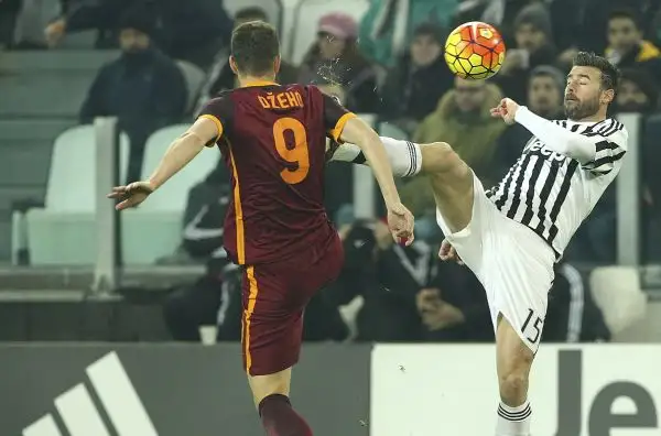 Dzeko 5,5. Chiellini non gli concede chance, e l'atteggiamento difensivo della Roma lo penalizza non poco.