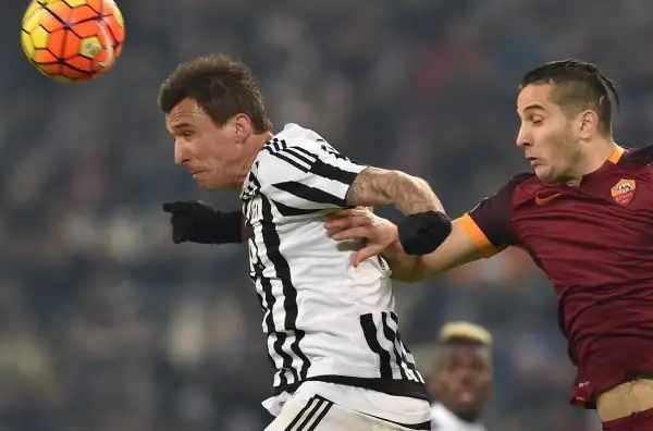 Mandzukic 6. Sgomita, fa gioco di sponda, torna spesso a coprire. Non un tiro in porta, ma i tifosi apprezzano la sua generosità.