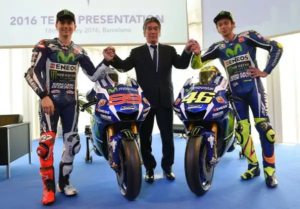 Svelata a Barcellona la Yamaha MotoGP YZR-M1 che Valentino Rossi e Jorge Lorenzo guideranno nel 2016.