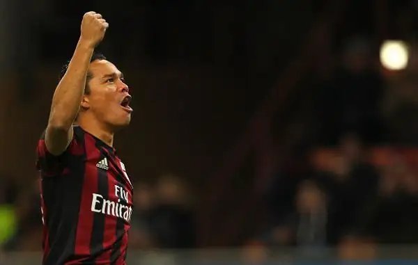 Bacca 7. Segna una rete splendida, mette spesso in imbarazzo una disorientata difesa viola. A differenza di altre volte, si muove bene e partecipa maggiormente alla manovra.