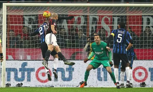 Il Milan travolge l'Inter, Mancini espulso. I rossoneri superano i nerazzurri per 3-0.