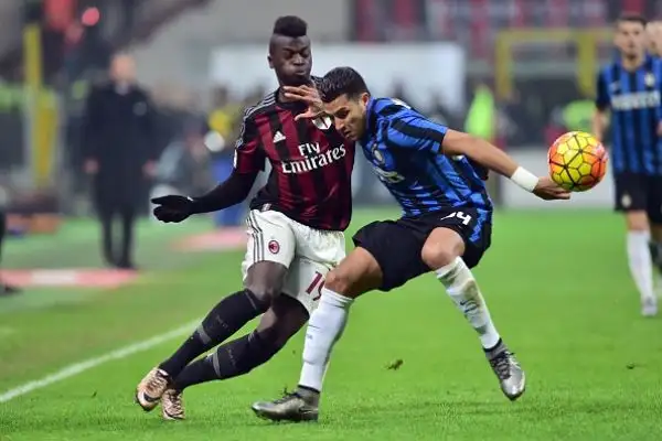 Il Milan travolge l'Inter, Mancini espulso. I rossoneri superano i nerazzurri per 3-0.