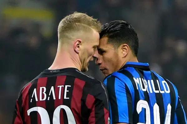 Il Milan travolge l'Inter, Mancini espulso. I rossoneri superano i nerazzurri per 3-0.