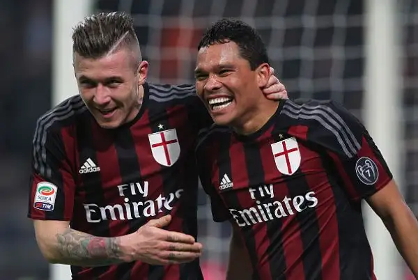 Il Milan travolge l'Inter, Mancini espulso. I rossoneri superano i nerazzurri per 3-0.