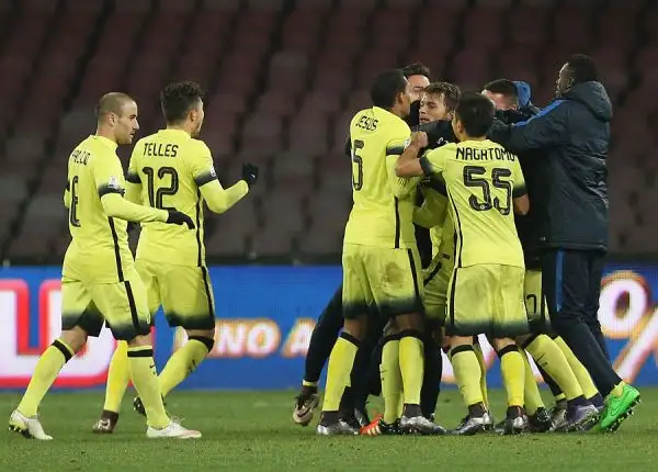 Una magia di Jovetic e un bel gol in contropiede di Ljaic nel finale permettono all’Inter di qualificarsi per le semifinali di Coppa Italia. Nel quarto di finale al San Paolo cade il Napoli.