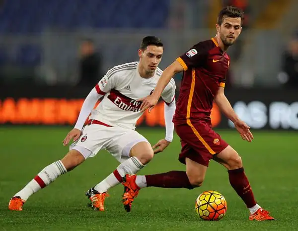 La Roma parte bene e passa in vantaggio con Rudiger sugli sviluppi di un calcio di punizione battuto da Pjanic, poi cresce il Milan che pareggia nella ripresa con Kucka.