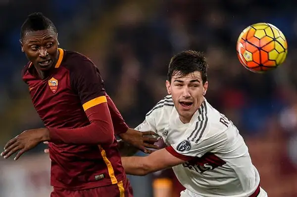 La Roma parte bene e passa in vantaggio con Rudiger sugli sviluppi di un calcio di punizione battuto da Pjanic, poi cresce il Milan che pareggia nella ripresa con Kucka.
