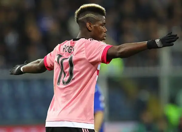 I bianconeri superano nel posticipo i doriani con le reti di Pogba e Khedira e agganciano l'Inter al secondo posto in classifica. Non basta ai blucerchiati il ritorno al gol di Cassano.