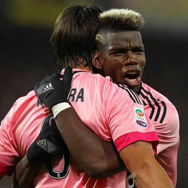 I bianconeri superano nel posticipo i doriani con le reti di Pogba e Khedira e agganciano l'Inter al secondo posto in classifica. Non basta ai blucerchiati il ritorno al gol di Cassano.