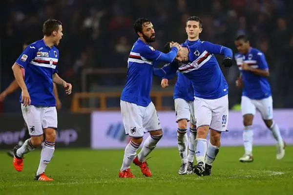 I bianconeri superano nel posticipo i doriani con le reti di Pogba e Khedira e agganciano l'Inter al secondo posto in classifica. Non basta ai blucerchiati il ritorno al gol di Cassano.