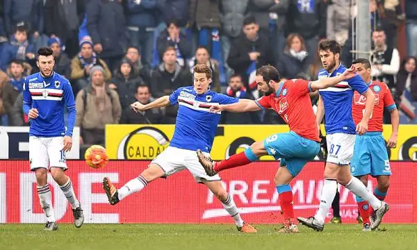 Un Napoli sempre più lanciato espugna Marassi con i gol di Higuain, Insigne, Hamsik e Mertens. DI Correa e del solito Eder i gol dei blucerchiati.