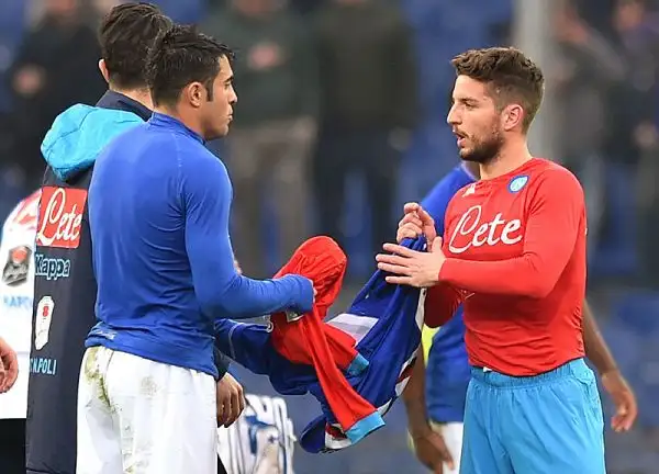Un Napoli sempre più lanciato espugna Marassi con i gol di Higuain, Insigne, Hamsik e Mertens. DI Correa e del solito Eder i gol dei blucerchiati.