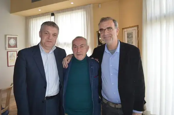 Un gruppo di amici ha celebrato i 70 anni del fenomenale giornalista, che ha ricevuto una lettera del presidente del Coni, Malagò. "Sei un esempio per i più giovani e un mito per chi ti ha conosciuto"
