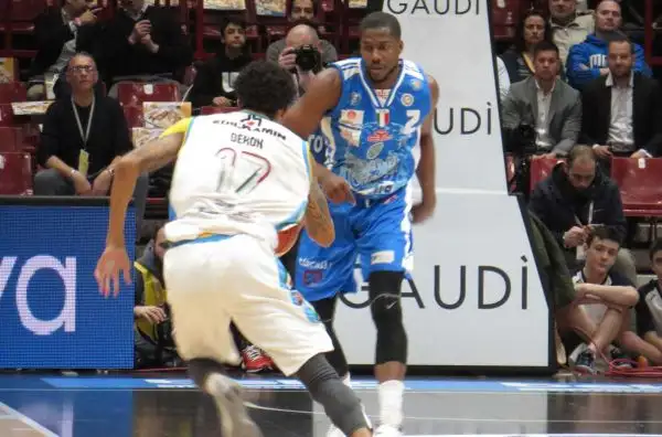 Incredibile vittoria in rimonta dopo un supplementare per la Vanoli, che elimina nel secondo quarto di finale i detentori della Coppa Italia.
