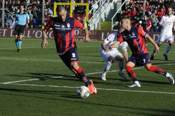 Gol e autogol per Budimir nel pareggio dei pitagorici.
