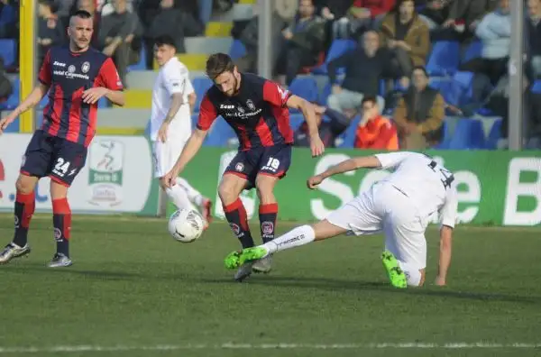 Gol e autogol per Budimir nel pareggio dei pitagorici.