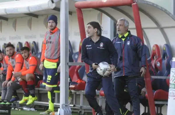Gol e autogol per Budimir nel pareggio dei pitagorici.
