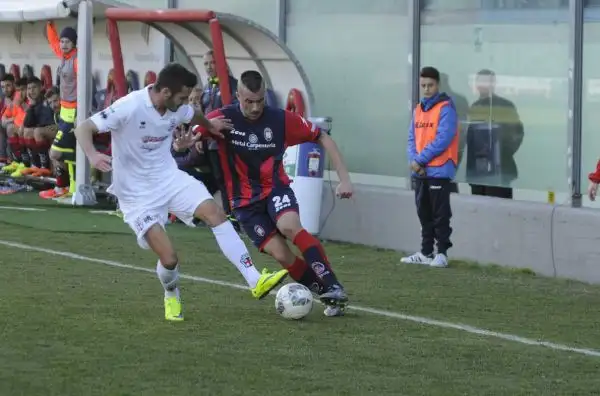 Gol e autogol per Budimir nel pareggio dei pitagorici.