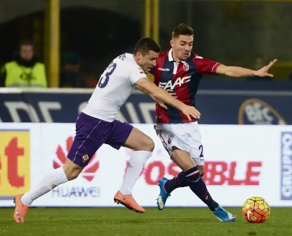 Il sentitissimo ‘derby dell’Appennino’ termina in parità con i gol di Bernardeschi e Giaccherini. I viola ora devono sperare di non essere superati dall’Inter nella corsa al terzo posto.
