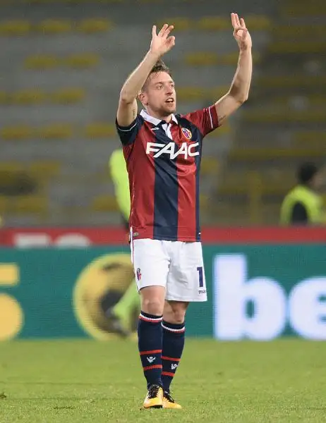 Il sentitissimo ‘derby dell’Appennino’ termina in parità con i gol di Bernardeschi e Giaccherini. I viola ora devono sperare di non essere superati dall’Inter nella corsa al terzo posto.