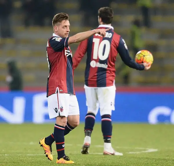 Il sentitissimo ‘derby dell’Appennino’ termina in parità con i gol di Bernardeschi e Giaccherini. I viola ora devono sperare di non essere superati dall’Inter nella corsa al terzo posto.