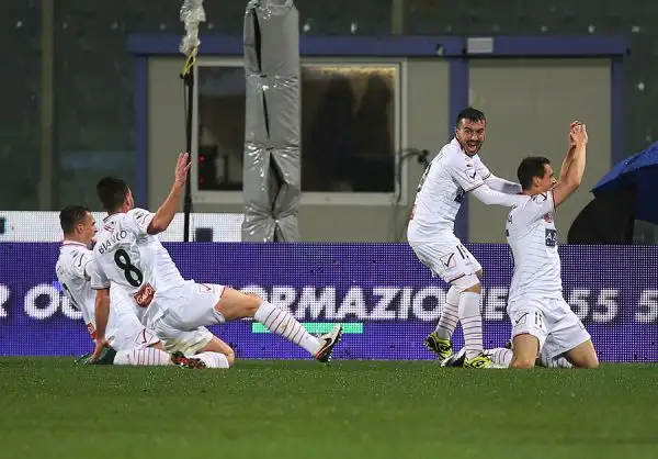Vittoria in extremis per i viola. Dopo il gol lampo di Borja Valero i gigliati soffrono e subiscono al 73' il pareggio di Lasagna. Al 93' il gran gol di Zarate regala i tre punti ai padroni di casa.