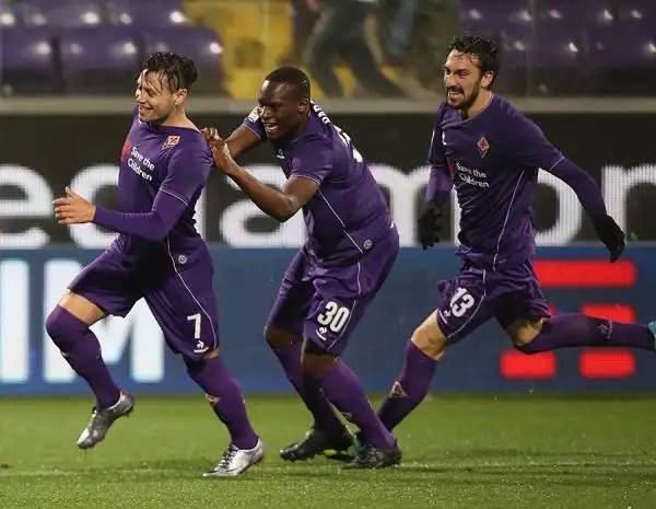 Vittoria in extremis per i viola. Dopo il gol lampo di Borja Valero i gigliati soffrono e subiscono al 73' il pareggio di Lasagna. Al 93' il gran gol di Zarate regala i tre punti ai padroni di casa.