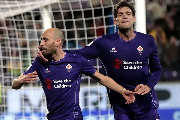 Babacar castiga un'Inter furiosa. La Fiorentina supera in rimonta i nerazzurri per 2-1. Gara nervosa, tre espulsi.