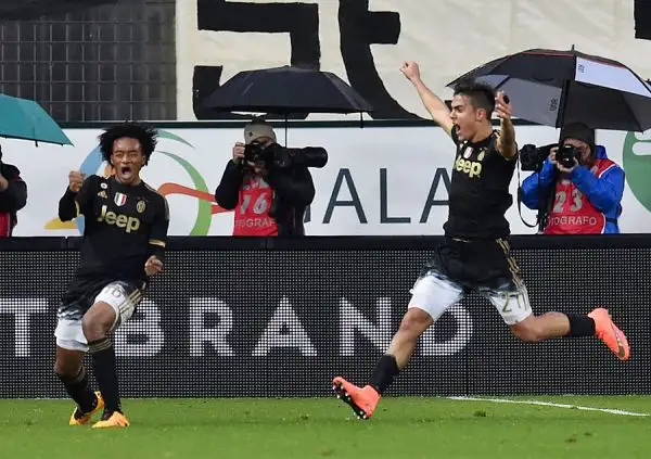 Dopo un palo di Dybala e un'occasione divorata da Pogba, la partita è decisa da Cuadrado, puntuale nell'inserimento su cross di Alex Sandro. Raddoppio allo scadere di Dybala.