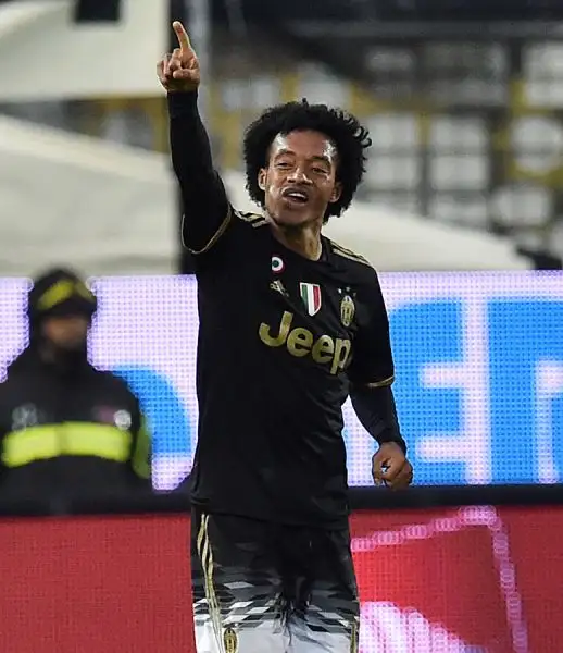 Dopo un palo di Dybala e un'occasione divorata da Pogba, la partita è decisa da Cuadrado, puntuale nell'inserimento su cross di Alex Sandro. Raddoppio allo scadere di Dybala.