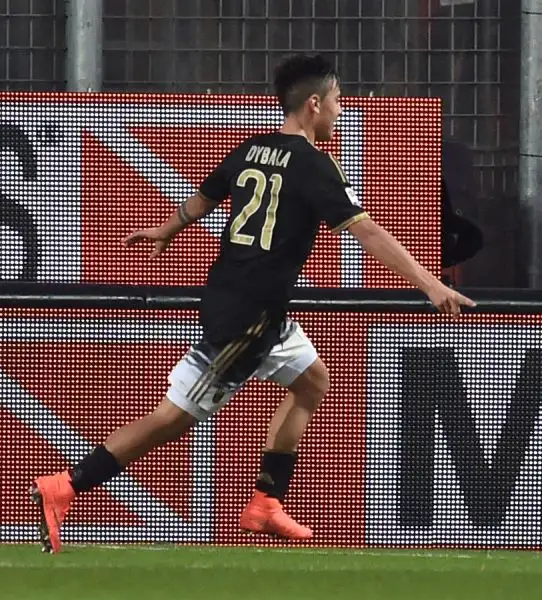 Dopo un palo di Dybala e un'occasione divorata da Pogba, la partita è decisa da Cuadrado, puntuale nell'inserimento su cross di Alex Sandro. Raddoppio allo scadere di Dybala.