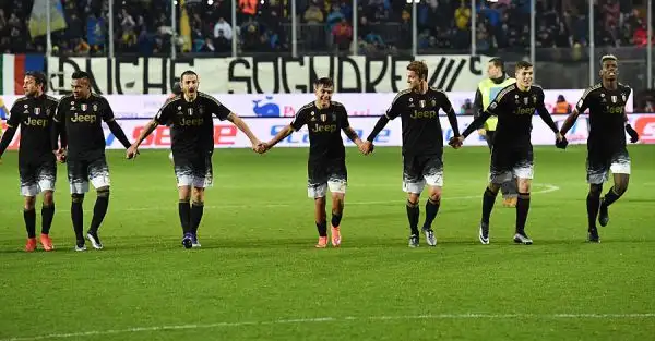 Dopo un palo di Dybala e un'occasione divorata da Pogba, la partita è decisa da Cuadrado, puntuale nell'inserimento su cross di Alex Sandro. Raddoppio allo scadere di Dybala.