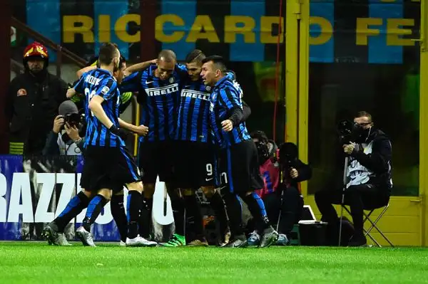 L'Inter torna alla vitoria e supera per 1-0 in casa il Chievo: torna al gol Icardi dopo quattro giornate (assist di Miranda), l'amarezza del derby è più lontana, anche se il finale è di sofferenza.