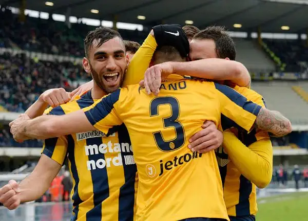 Anticipo domenicale spettacolare al Bentegodi davanti a 21mila spettatori. Un  pareggio, quello tra Inter e Hellas, su cui possono recriminare entrambe le squadre.