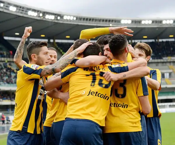 Anticipo domenicale spettacolare al Bentegodi davanti a 21mila spettatori. Un  pareggio, quello tra Inter e Hellas, su cui possono recriminare entrambe le squadre.