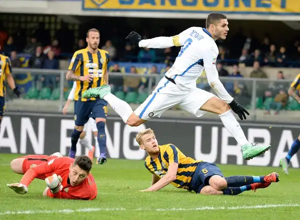 Anticipo domenicale spettacolare al Bentegodi davanti a 21mila spettatori. Un  pareggio, quello tra Inter e Hellas, su cui possono recriminare entrambe le squadre.