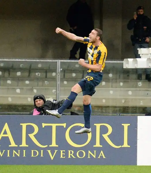 Anticipo domenicale spettacolare al Bentegodi davanti a 21mila spettatori. Un  pareggio, quello tra Inter e Hellas, su cui possono recriminare entrambe le squadre.