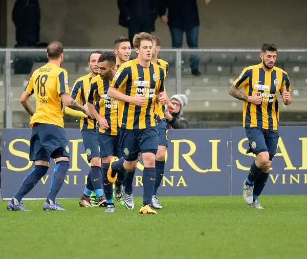 Anticipo domenicale spettacolare al Bentegodi davanti a 21mila spettatori. Un  pareggio, quello tra Inter e Hellas, su cui possono recriminare entrambe le squadre.