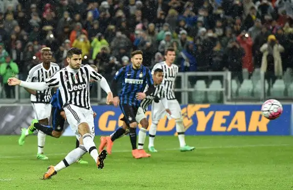 Juve in fuga, Inter sempre più giù. Bonucci e Morata (su rigore) firmano il 2-0 nel posticipo che vale il +4 sul Napoli.