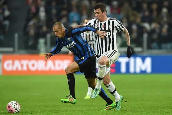 Miranda 5. Se la cava spesso con l'esperienza ma nel finale è ingenuo sul rigore di Morata.
