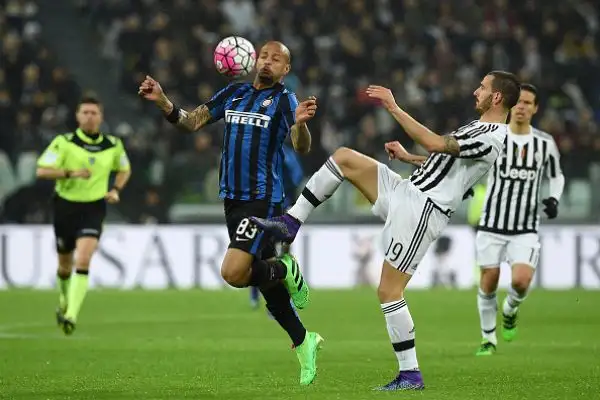 Felipe Melo 5. Il fischiatissimo ex perde insieme ai compagni di reparto la battaglia a centrocampo.