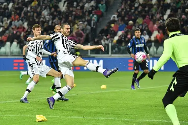 Juve in fuga, Inter sempre più giù. Bonucci e Morata (su rigore) firmano il 2-0 nel posticipo che vale il +4 sul Napoli.